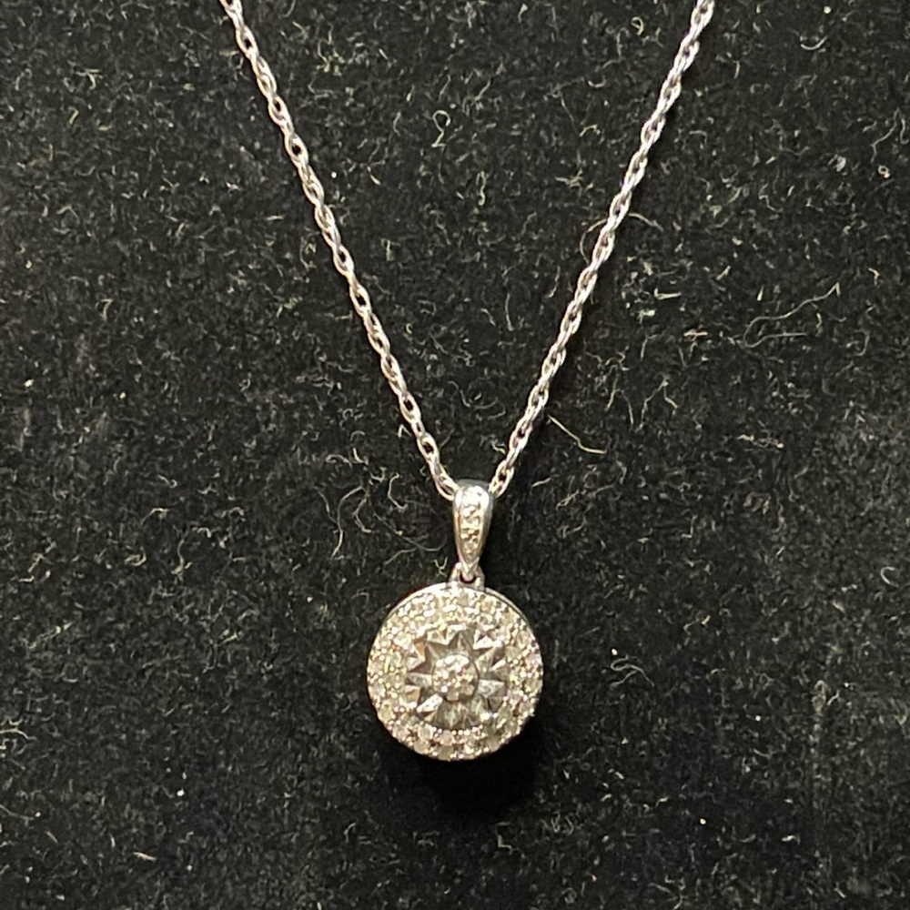 SLD Sterling Silver 1/10 CTTW Diamond Accent Pendant Necklace